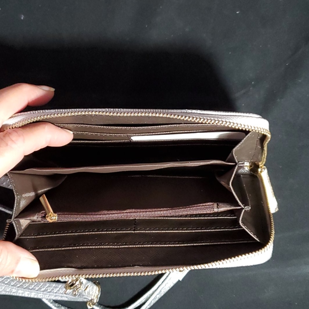 Silver metalic color phone & wallet . - Picture 5 of 9
